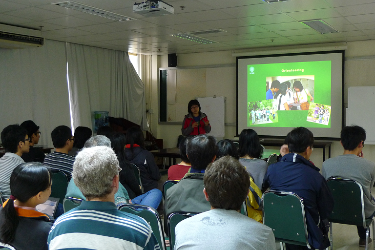 为KFBG教育工作者、中国项目和驻园的台湾艺术家作报告